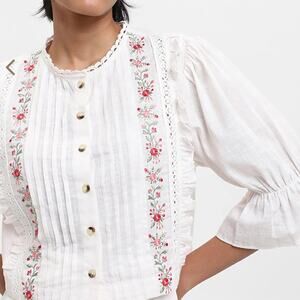 Bombay paisley NWT cotton embroidered top size 
Medium